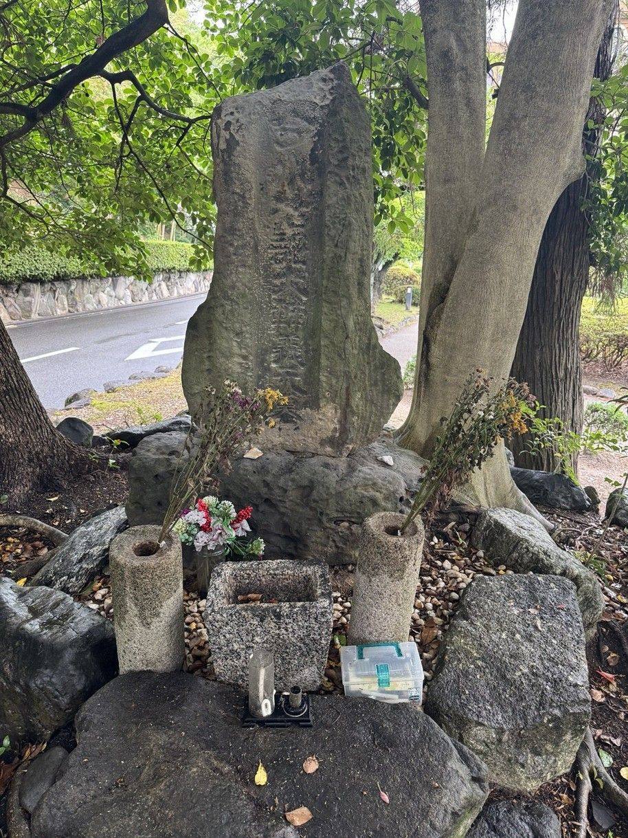 Stone memorials beneath trees at the Toyoake battlefield site
